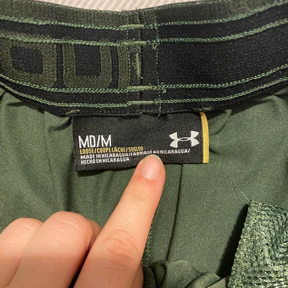 Men’s Athletic Shorts Under Armour Size Medium - Picture 2 of 3